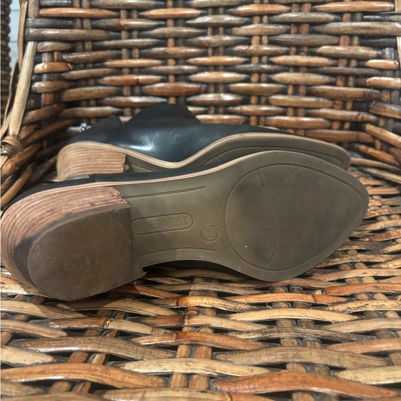 Nine West Shia Ankle Boots Womens 9
Black Pull On
Snake Print V Cut - Picture 8 of 10